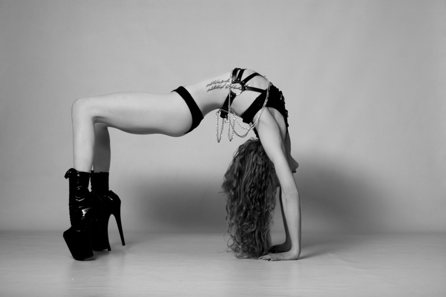heels, legs, studio, boudoir, glamour, cork, pole, black and white, model photography, slender, bodyscapes